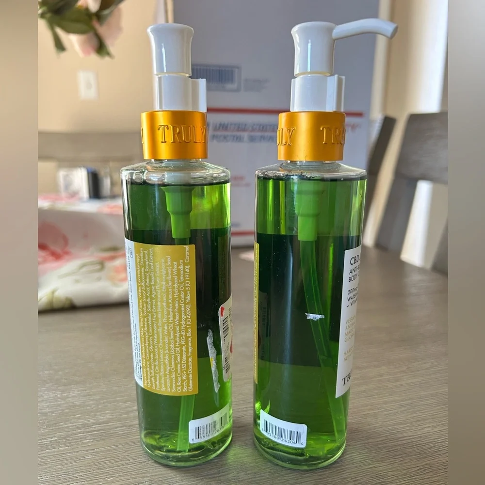 TRULY Jelly Anti-Blemish Body Cleanser - Picture 3 of 3